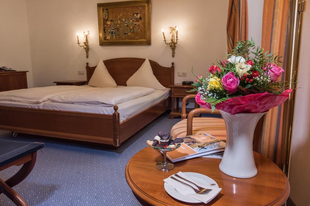 Hotel Goldener Loewe Meissen Bagian luar foto