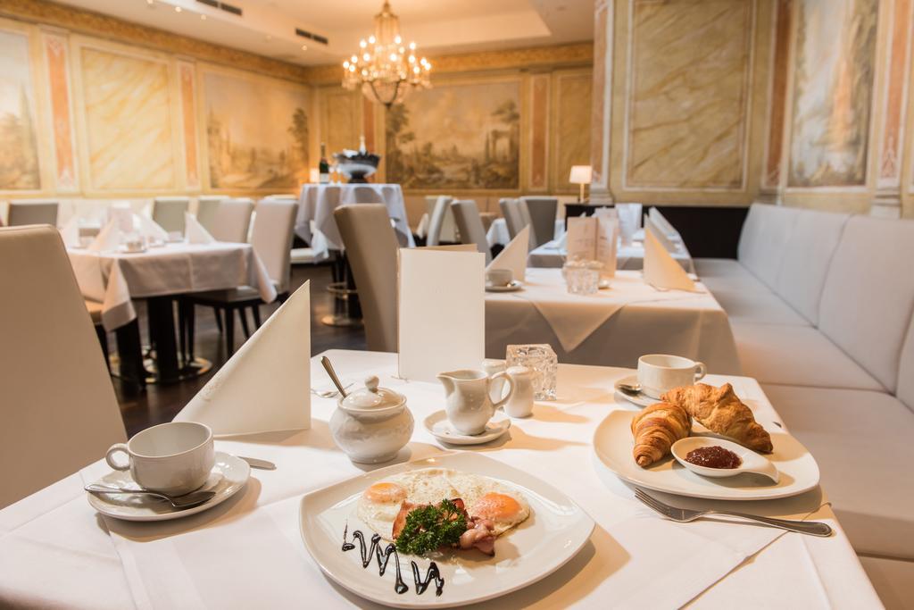 Hotel Goldener Loewe Meissen Bagian luar foto
