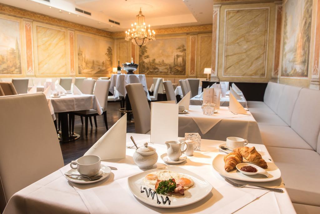 Hotel Goldener Loewe Meissen Bagian luar foto